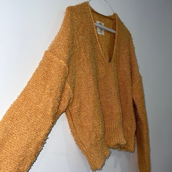 Free People Goldy Theo V Neck Slouchy Dropped Shoulder Fuzzy sweater size Small - Picture 6 of 17